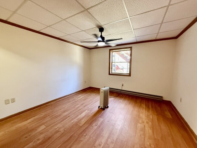 Building Photo - 5 Shadow Valley Dr