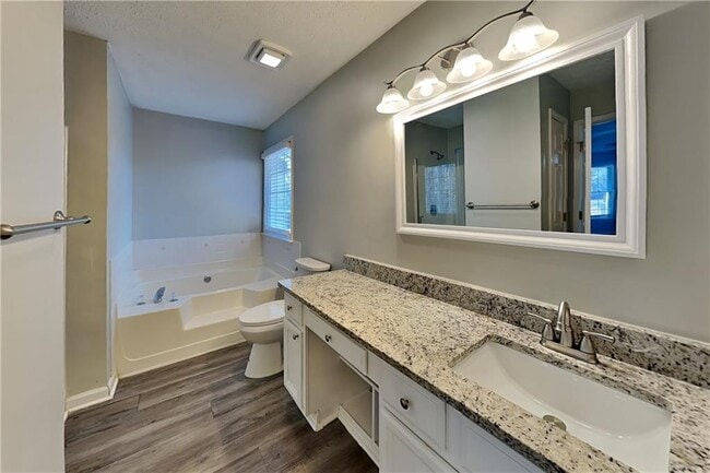 Building Photo - 351 Robin Hood Dr