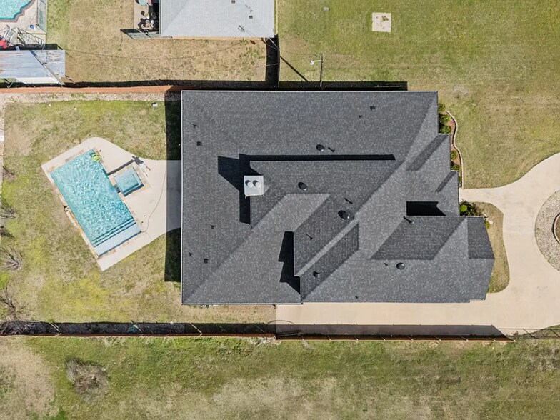 Building Photo - 3003 Russell Rd