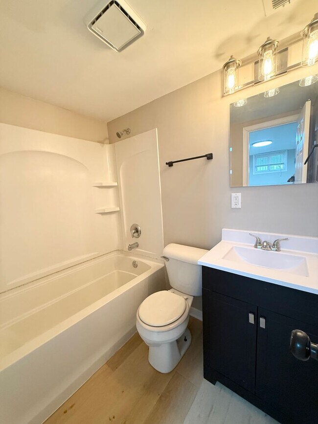 Interior Photo - 563 S 26th Ave Apartments