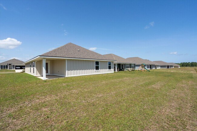 Building Photo - 4 Bedroom Beauty in Foley