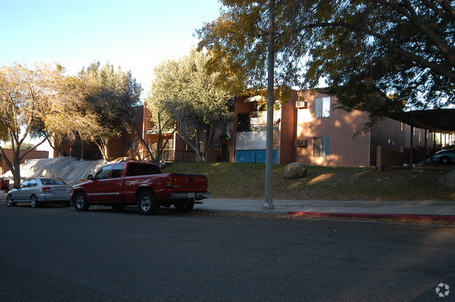 Building Photo - Logan Pointe Apartments
