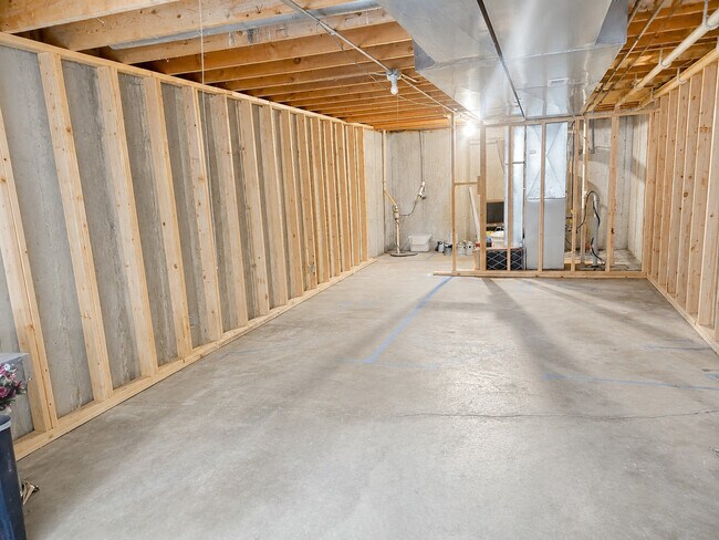 Building Photo - 1462 Glen Ellyn Rd