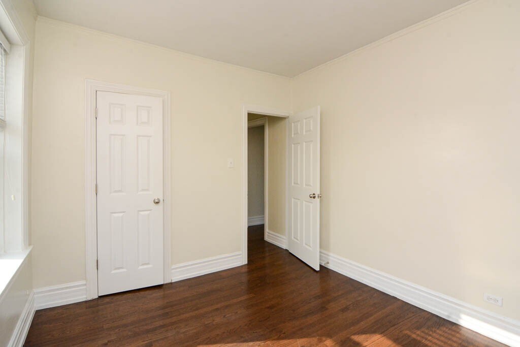 Building Photo - 3819.5 N Greenview Ave