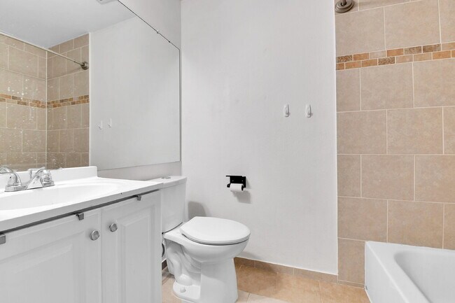 Building Photo - $1,775 - 2 Bed, 2.5 Bath End Unit in Auror...