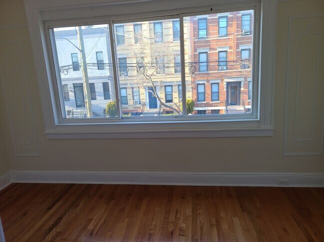 Building Photo - 6440 Catalpa Ave