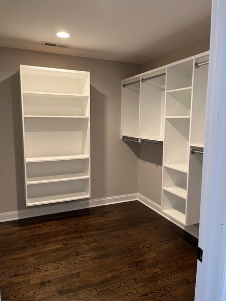 Master Bedroom Closet - 1045 Presidents Ln