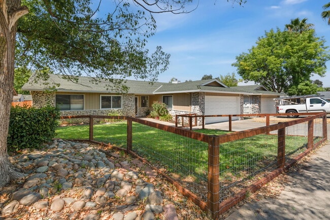 Primary Photo - 7085 Cloverleaf Way