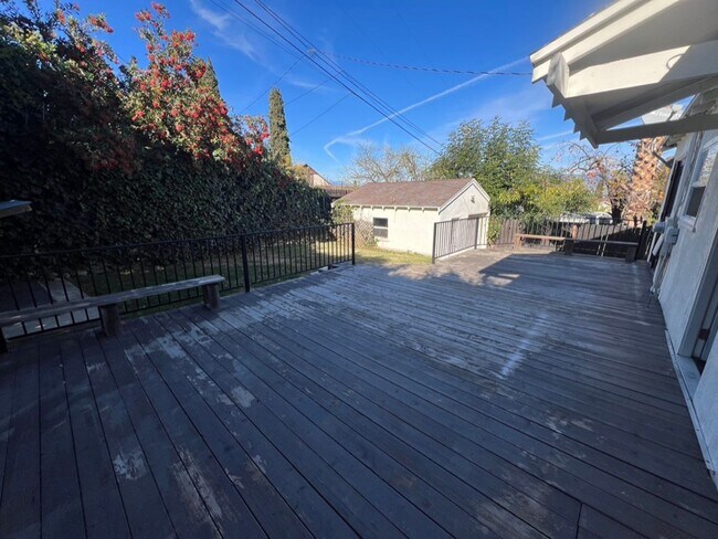 Building Photo - Beautiful 2bd/1ba House!