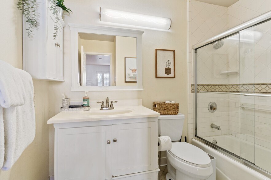 Master Bathroom - 34 Silva Ave