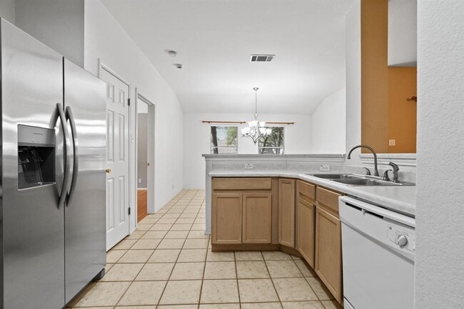 Building Photo - 2100 Desco Dr