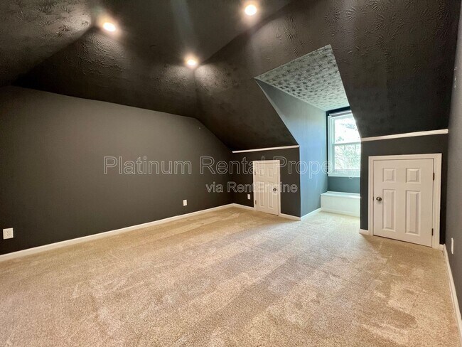 Building Photo - 3707 Rogers Cove