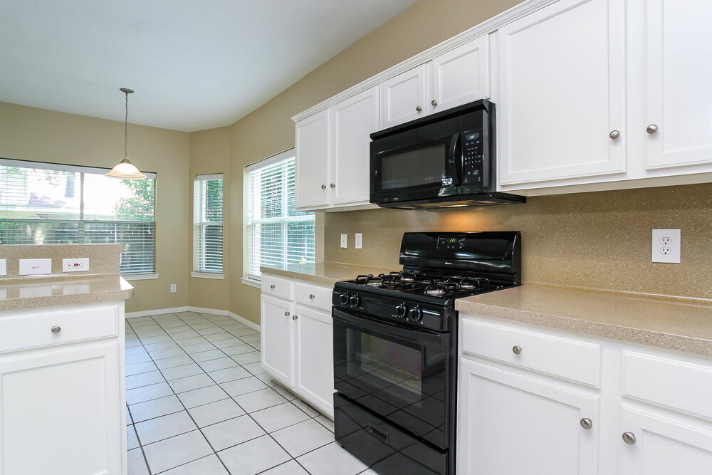 Building Photo - 16206 Hollow Rock Dr