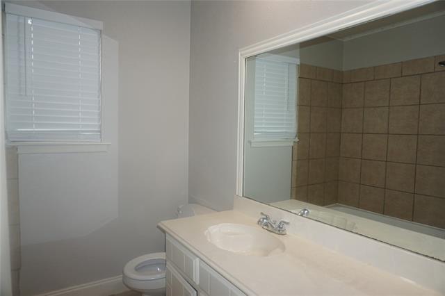 Building Photo - 2308 Warwick Ct