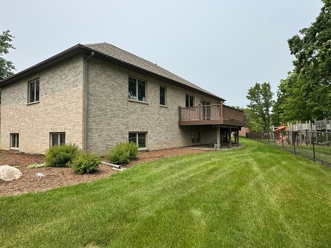 Building Photo - 881 Glenmore Ct