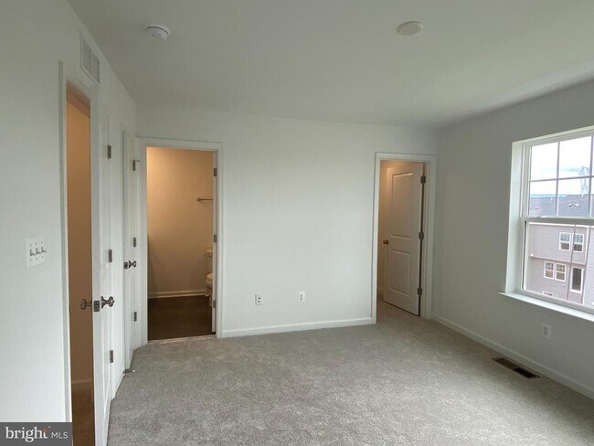 Building Photo - 415 Aragon Dr