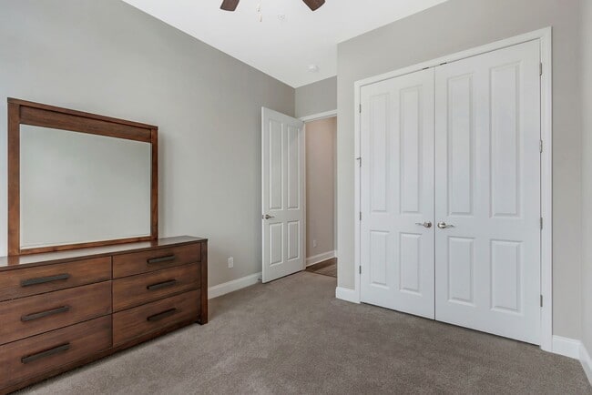 Building Photo - 2052 Sunflower Dr