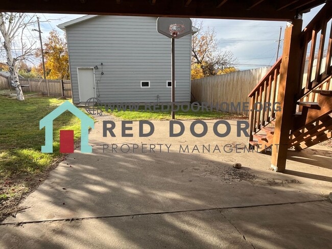 Building Photo - 4 bed / 2 bath Home with Tesla charging station