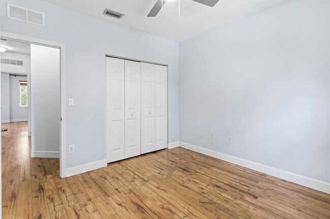 Building Photo - 5056 SW 141st Ave