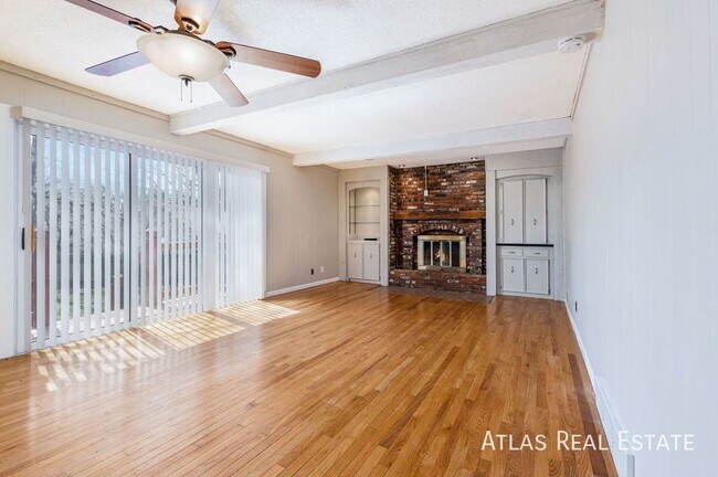 Building Photo - 1009 NE 99th St