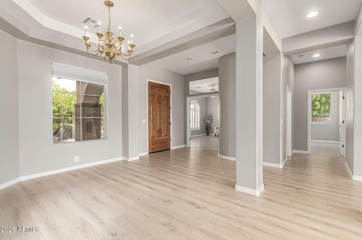 Building Photo - 1515 N Los Alamos Cir