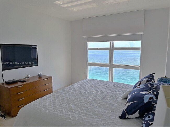 Building Photo - 2080 S Ocean Dr