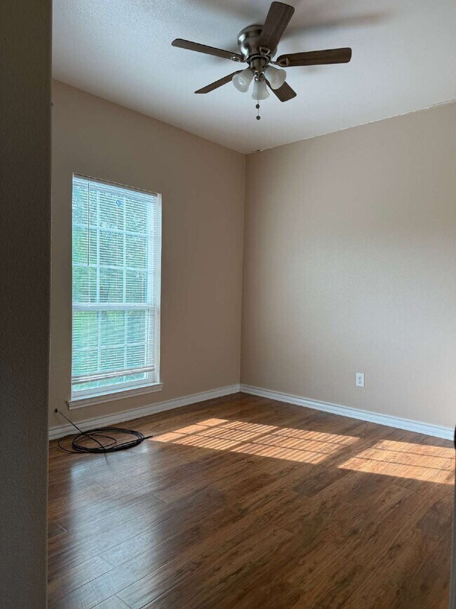 Building Photo - Home on 2.5 acres in beautiful Pleasanton