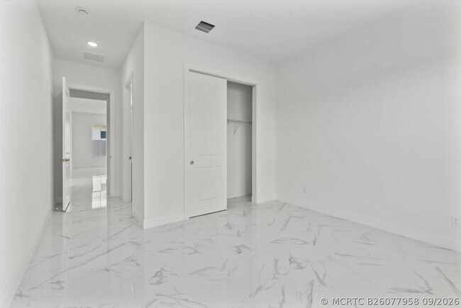 Building Photo - 10264 Field Flower Trl