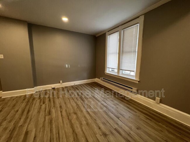 Building Photo - 538 Chester St