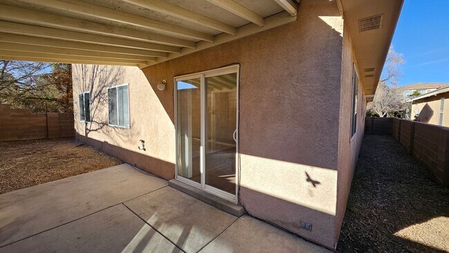 Building Photo - NW 4 Bedroom 2.5 Bath Home Available now!