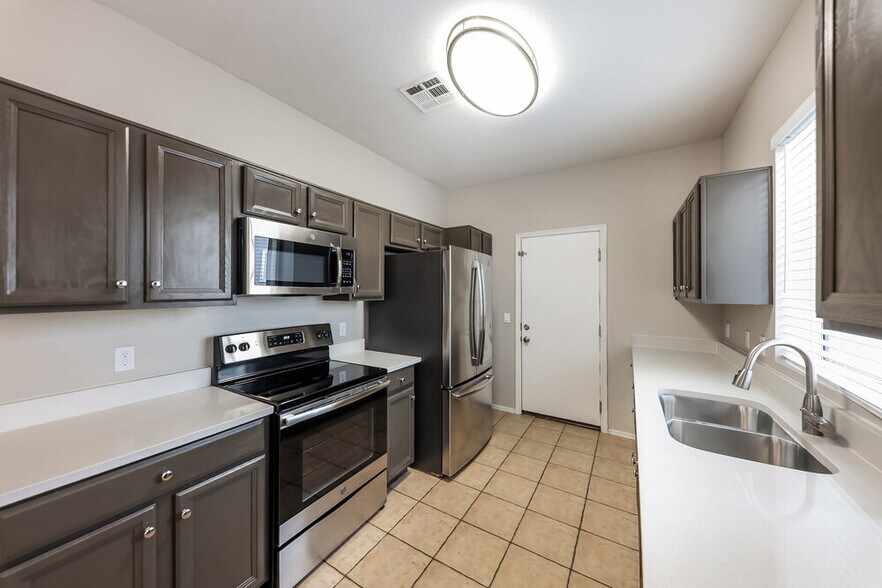 Building Photo - 4010 W Pollack St