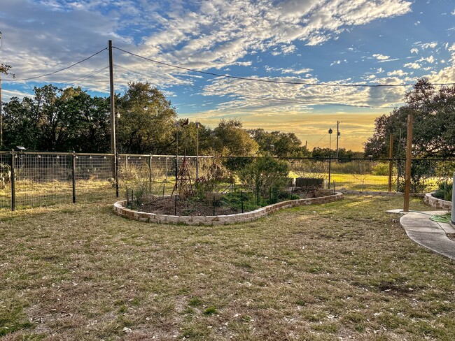 Building Photo - 150 Summer Glen Ln