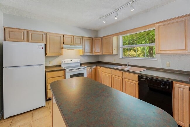 Building Photo - 1859 Coronado Hills Dr