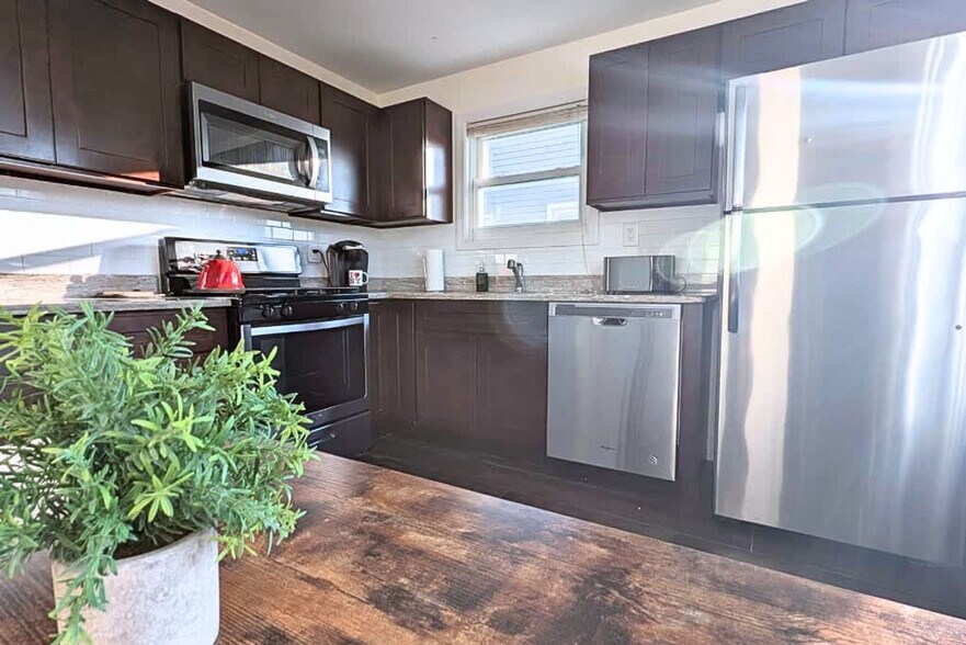 Building Photo - 108 Gotthart St