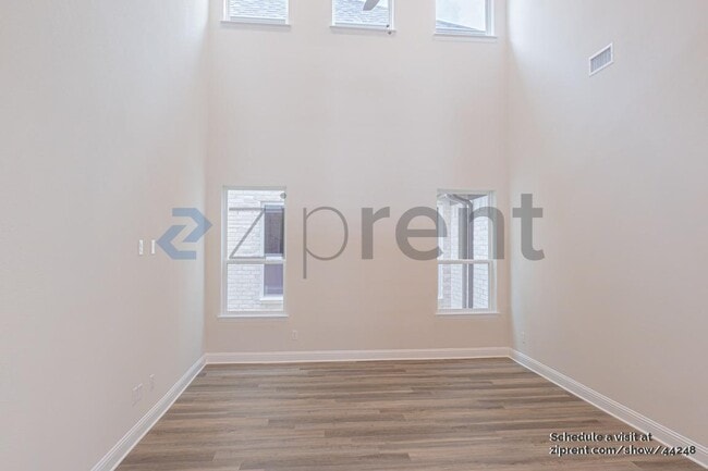 Building Photo - 2970 Eleanor Dr