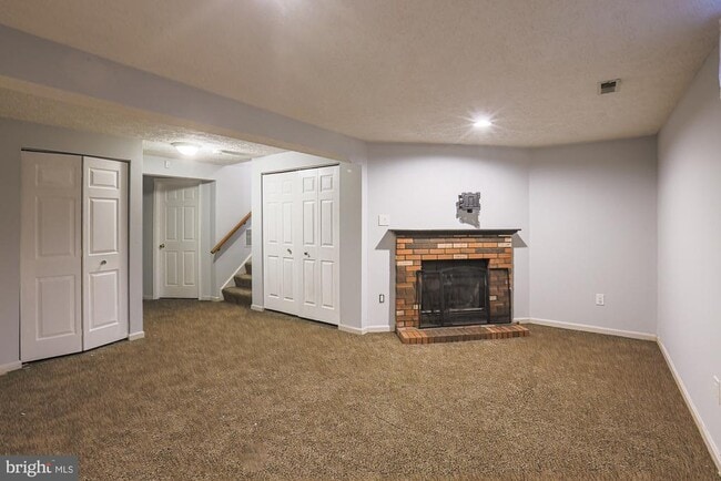 Building Photo - 13 Donn Ct