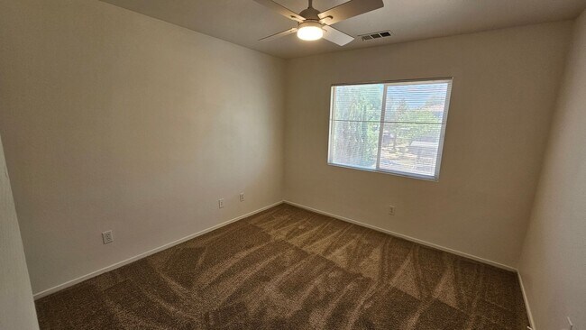 Building Photo - 4 Bedrooms near Silverado Ranch!