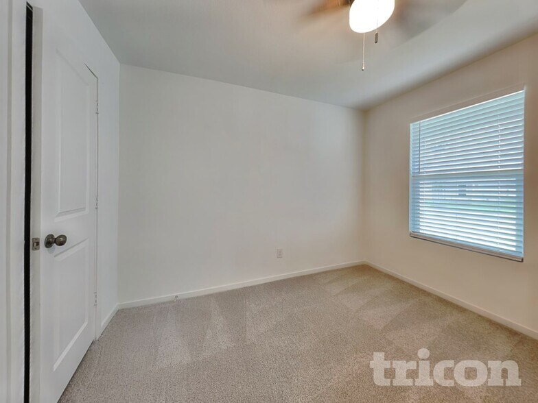 Building Photo - 1620 Parlier St