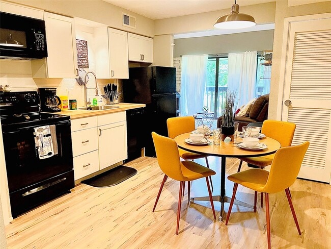 Building Photo - 12900 Walden Rd