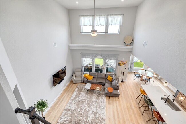 Building Photo - 317 Rock Knl St