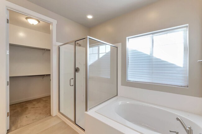Building Photo - LEHI HOUSE W ATTACHED 2 CAR, LANDSCAPING &...