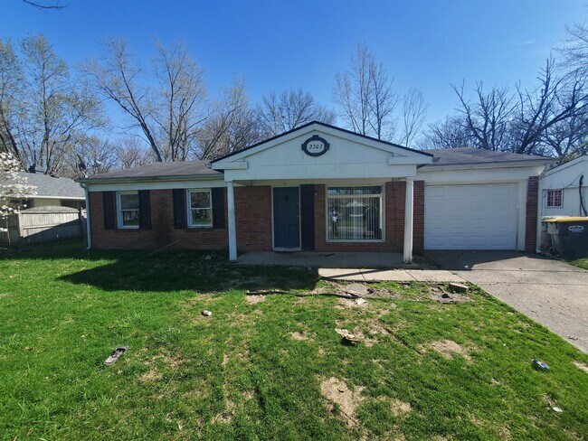 Building Photo - 2303 Bramble Way