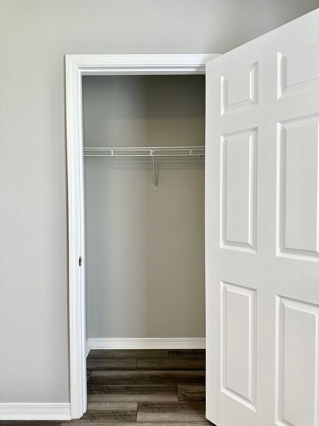 Building Photo - 3br/2ba minutes to NAS back gate