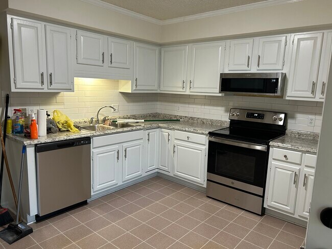 Kitchens - 128 Lovers Ln