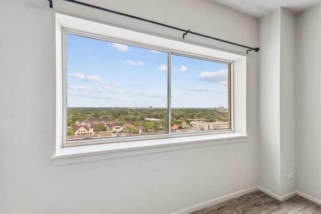 Building Photo - 2929 Buffalo Speedway