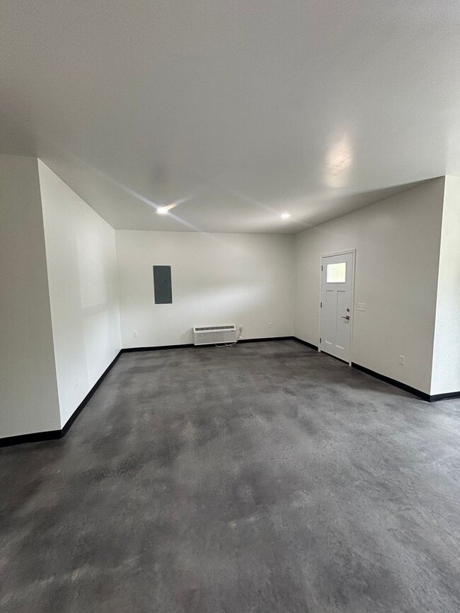 Building Photo - 188 Summit