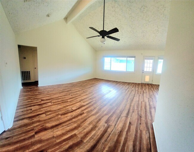 Building Photo - 7211 Skylight Ln