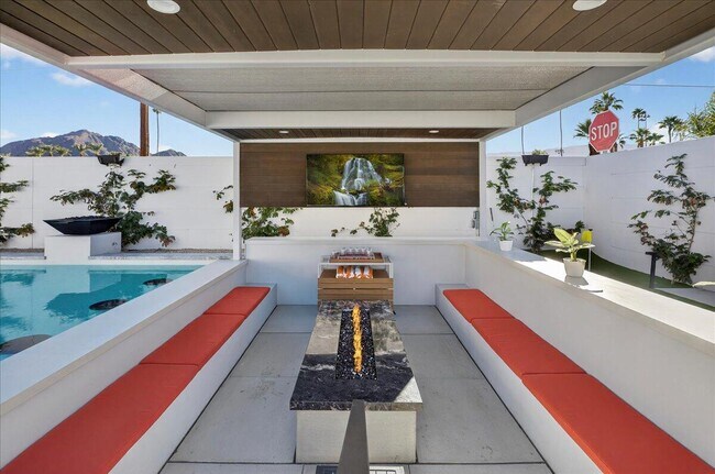 Building Photo - 51116 Avenida Mendoza