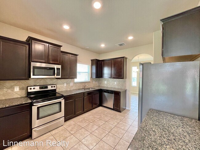 Building Photo - 4 br, 2.5 bath House - 3311 Lorne Drive