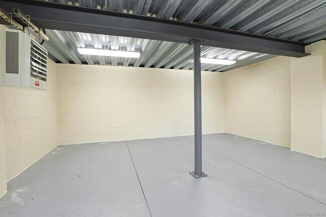 Building Photo - 505 Bedford Rd
